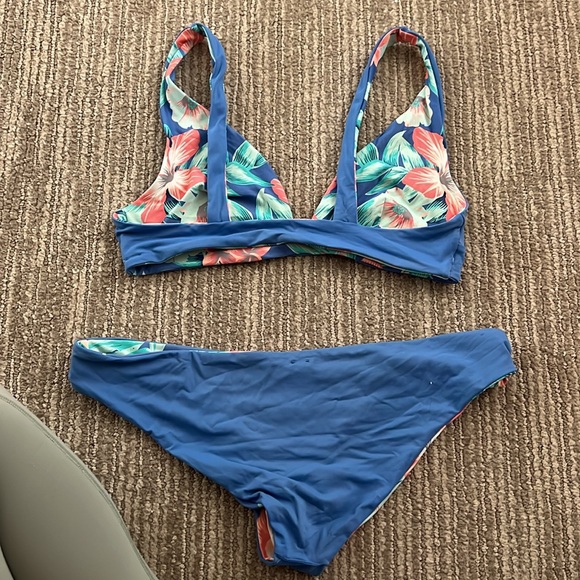 Rip curl size small reversible swim suit!!! - Picture 6 of 6